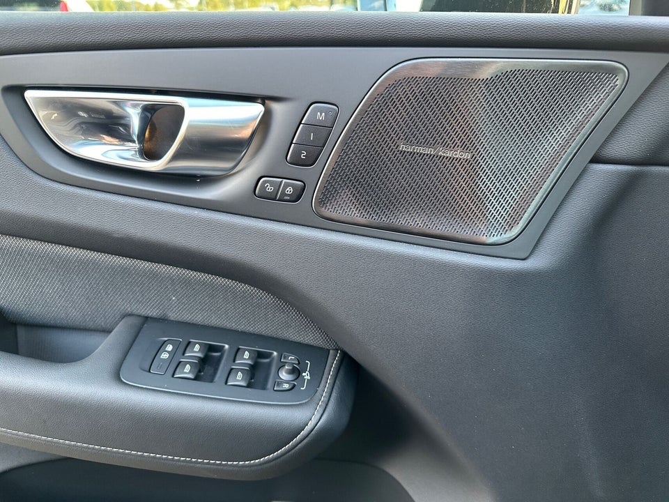 Volvo XC60 2,0 T6 ReCharge Black Edition aut. AWD 5d