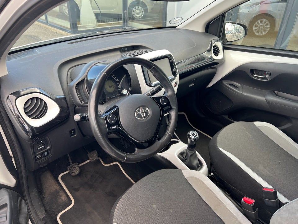 Toyota Aygo 1,0 VVT-i x-play x-touch 5d