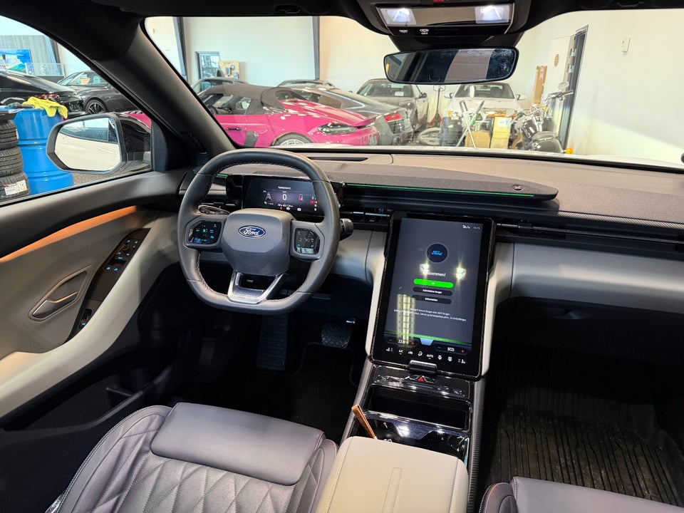 Ford Explorer 77 Premium Extended Range 5d