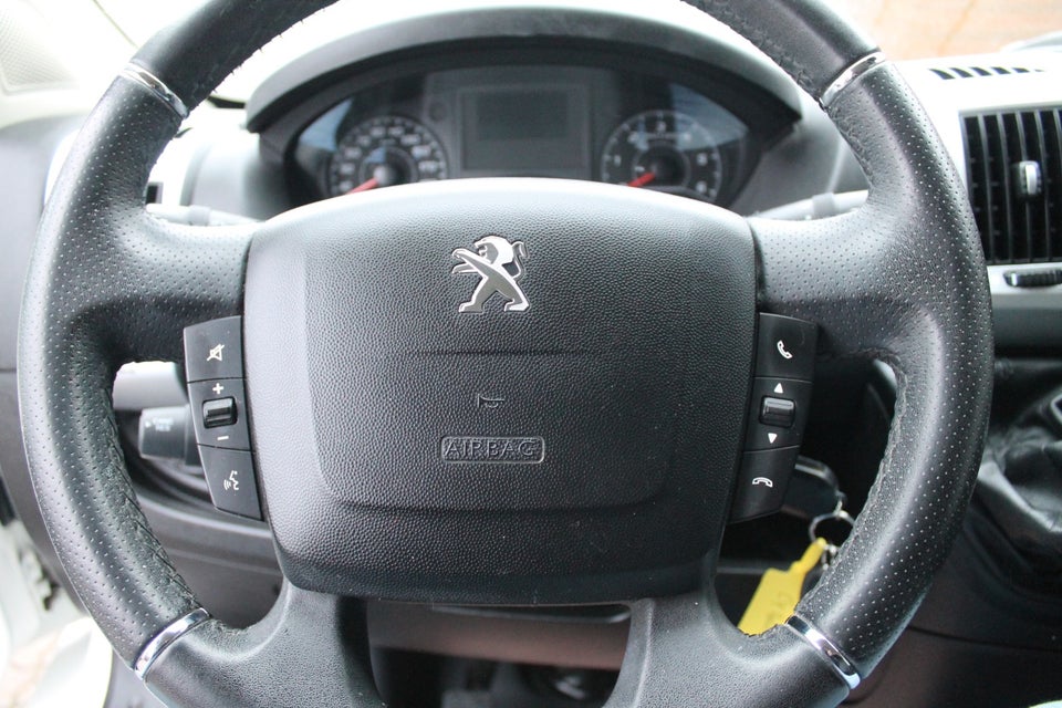 Peugeot Boxer 335 2,2 BlueHDi 165 L2H2 Ultimate