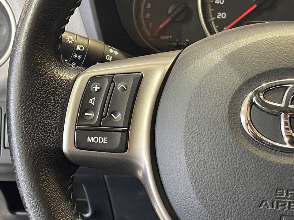 Toyota Yaris 1,0 VVT-i T2 5d