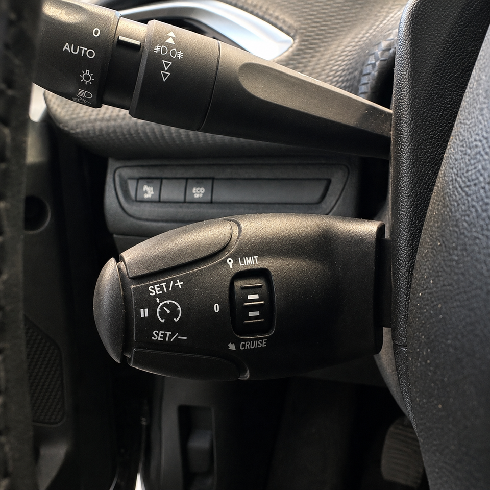 Peugeot 208 1,2 PureTech 82 Allure Sky 5d