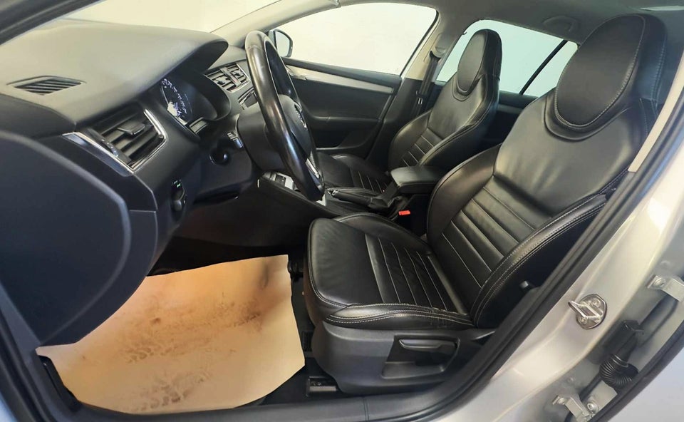 Skoda Octavia 1,6 TDi 105 Elegance Combi DSG 5d