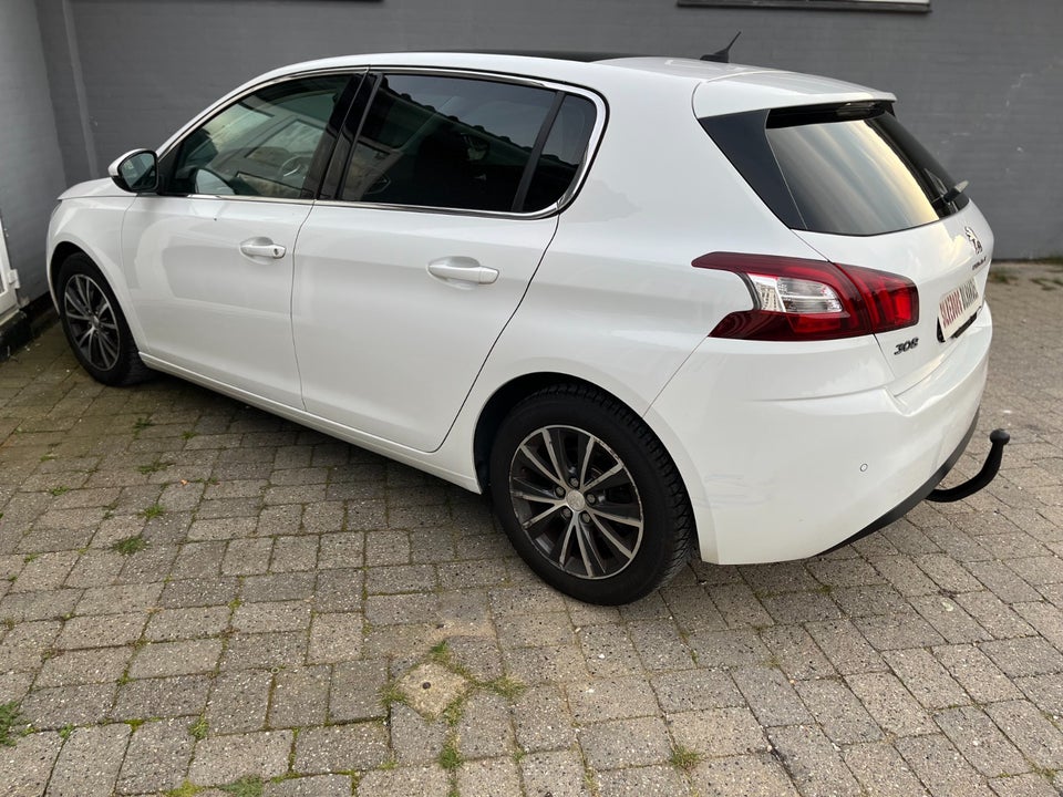 Peugeot 308 1,2 e-THP 110 Style 5d
