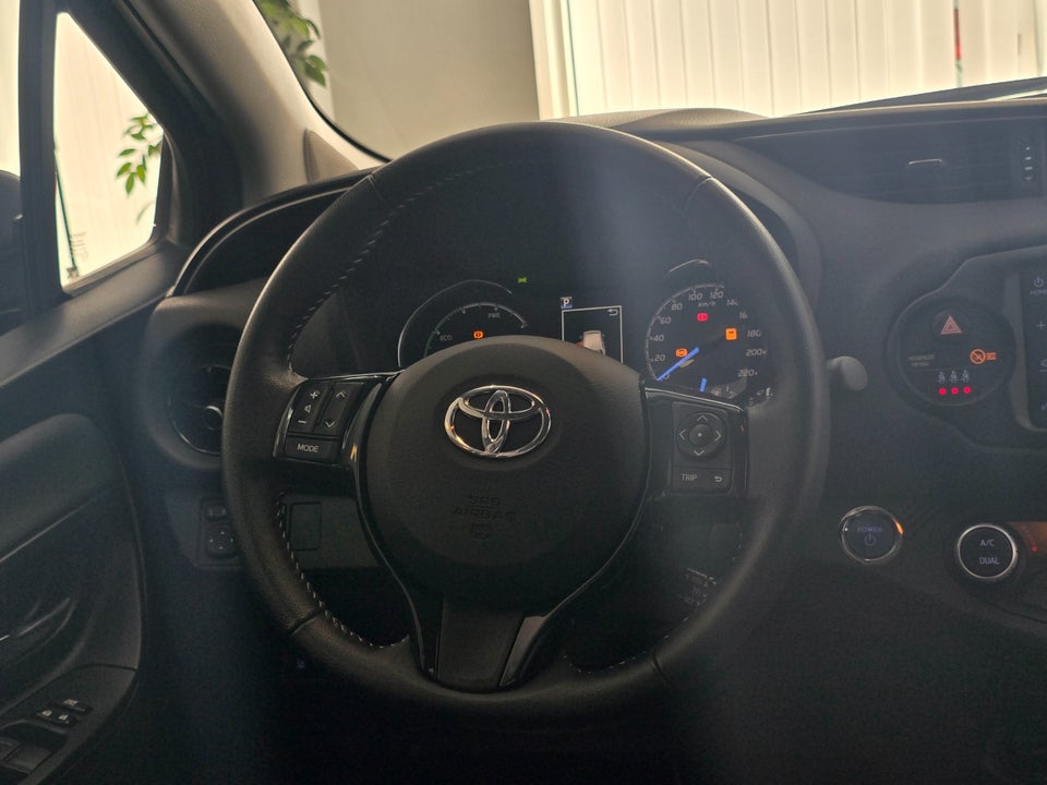 Toyota Yaris 1,5 Hybrid H3 Limited Smart e-CVT 5d