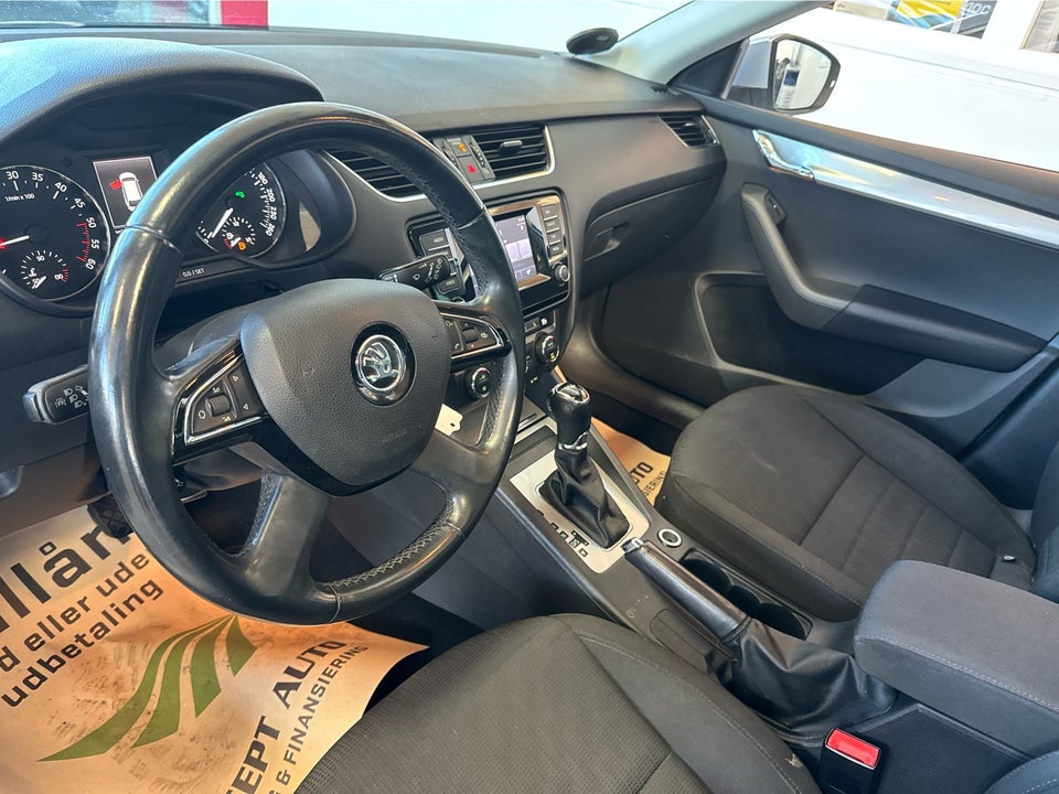 Skoda Octavia 1,6 TDi 110 Style Combi DSG 5d