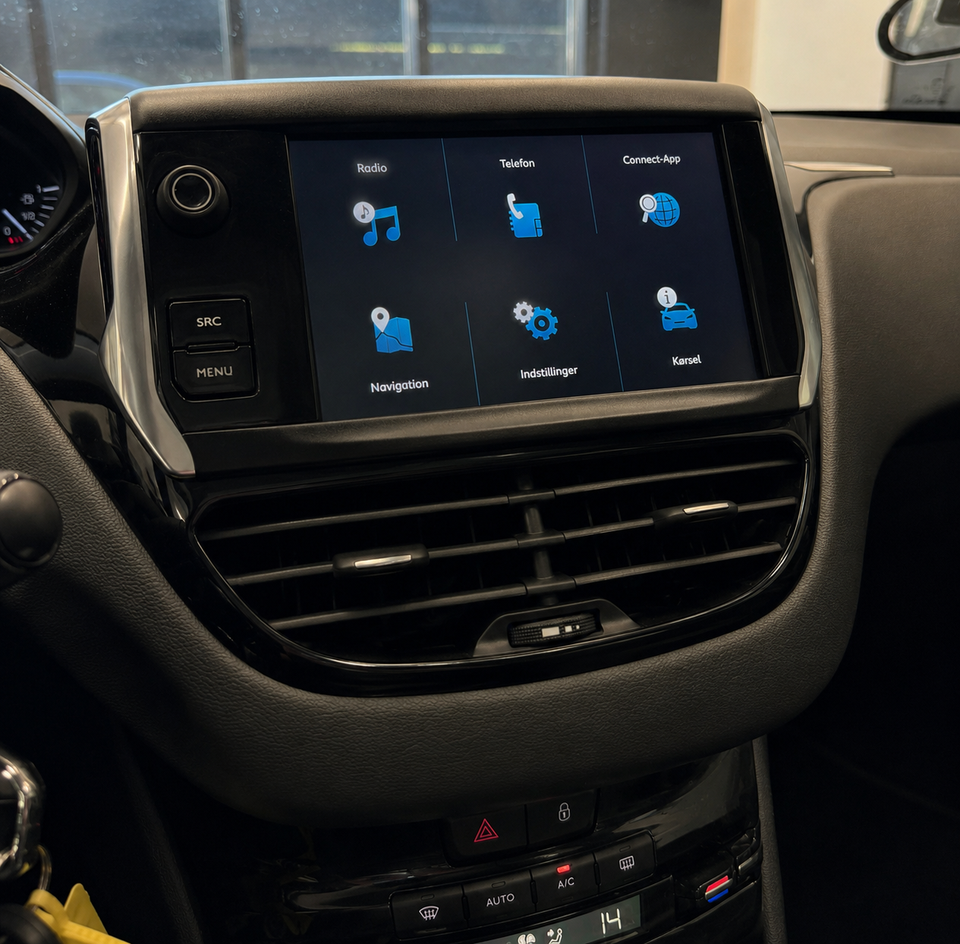 Peugeot 208 1,2 PureTech 110 Signature Sky 5d
