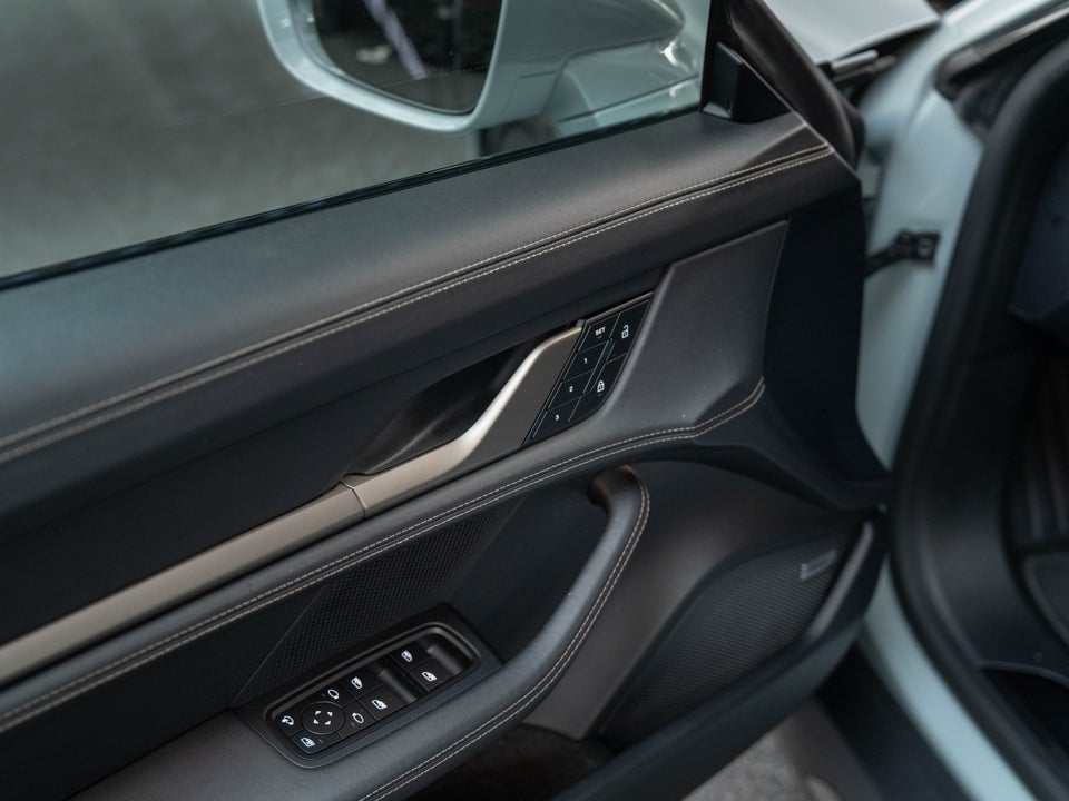 Porsche Taycan Turbo Performance+  4d