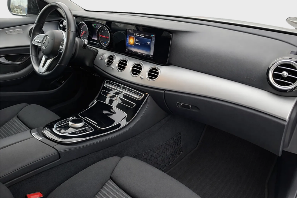 Mercedes E300 de 2,0 Avantgarde stc. aut. 5d