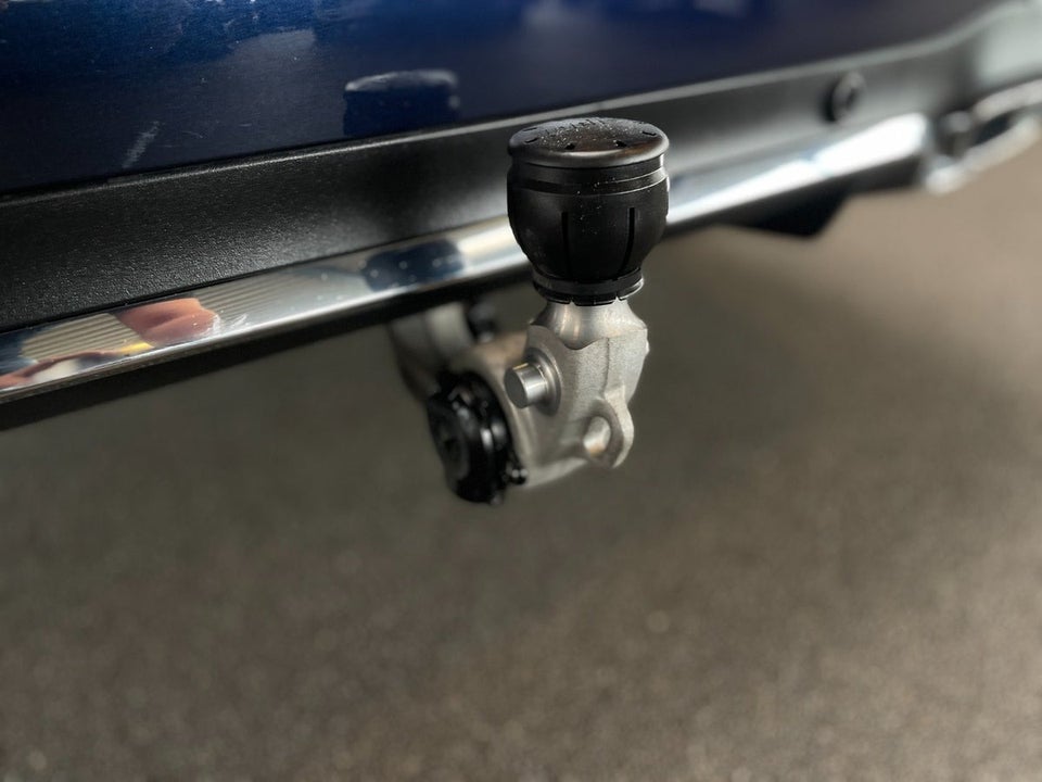 Mercedes E300 e 2,0 AMG Line stc. aut. 5d