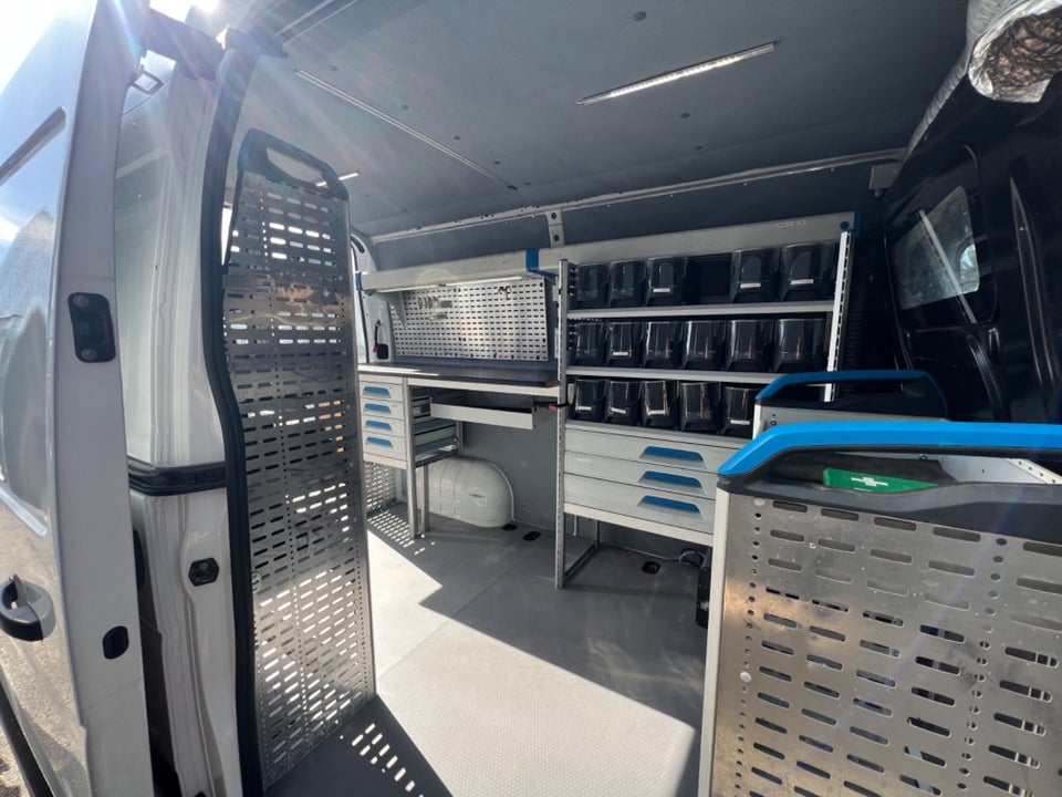 Renault Master IV T33 2,3 dCi 150 L2H2 Kassevogn