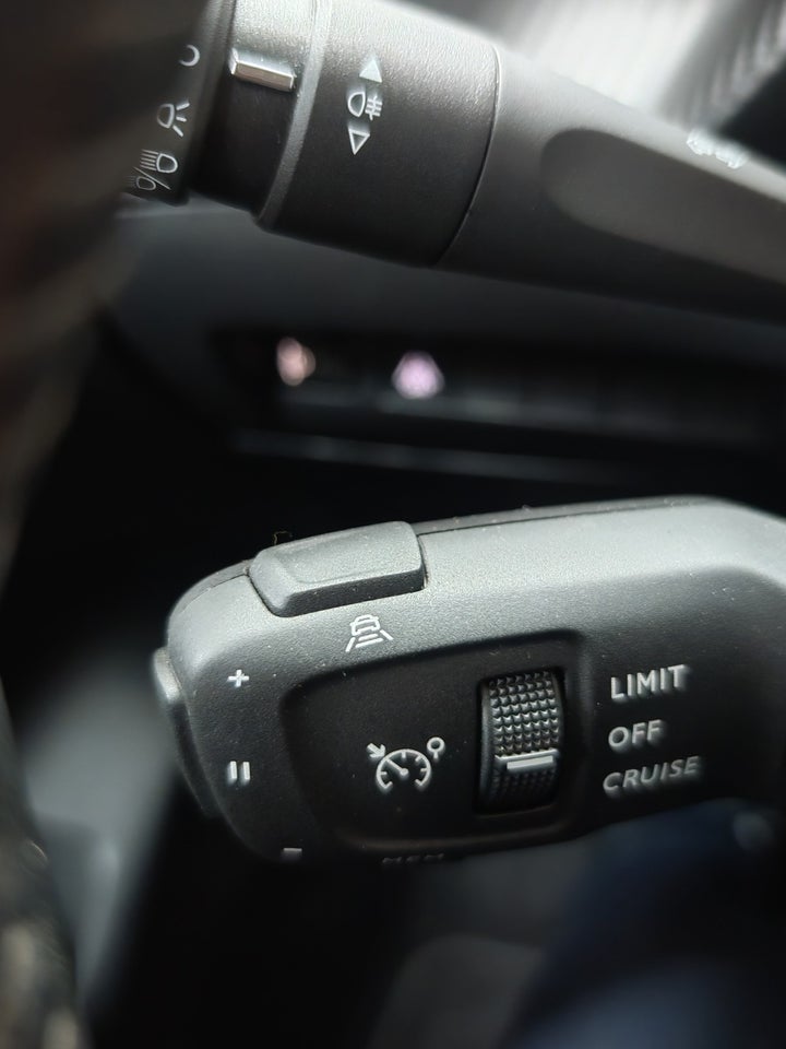 Peugeot 208 1,2 PureTech 100 Allure Sky 5d