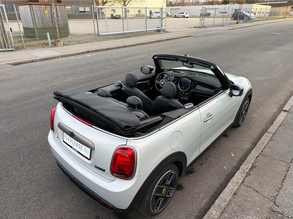 MINI Cooper SE Cabriolet 2d