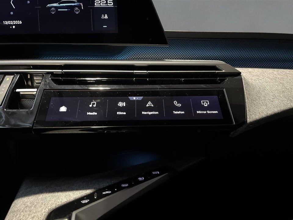 Peugeot e-3008 77 GT Pack 5d