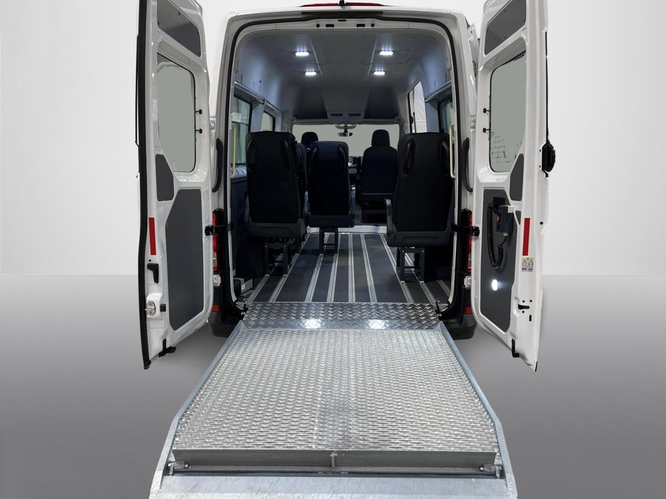 VW Crafter 35 2,0 TDi 140 L3H2 aut.