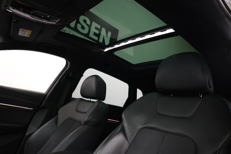 Audi Q8 e-tron 55 S-line quattro 5d