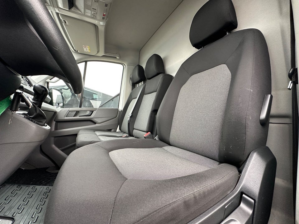 VW Crafter 35 2,0 TDi 140 Kassevogn L3H2 aut.