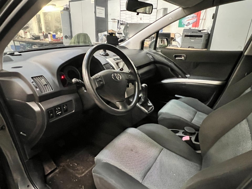 Toyota Corolla Verso 1,8 Terra 7prs 5d