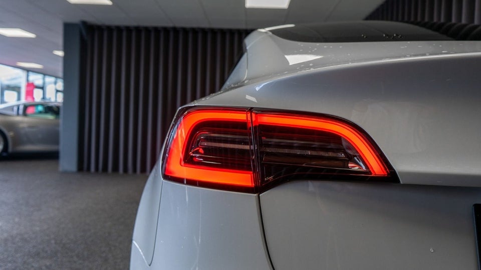 Tesla Model 3 Standard Range+ RWD 4d