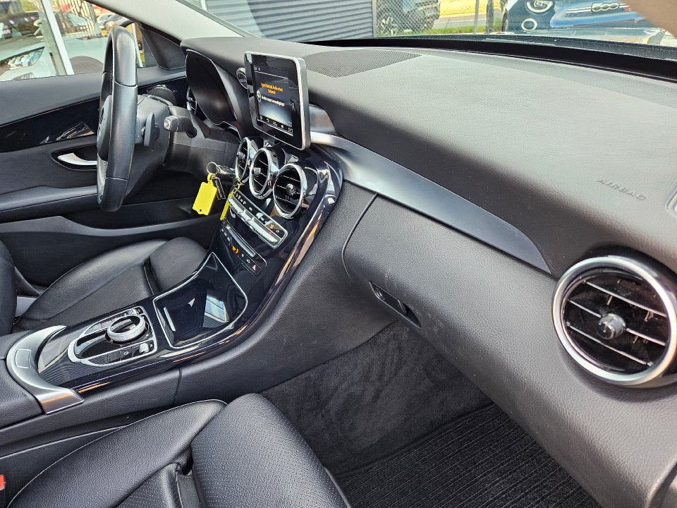 Mercedes C220 d 2,2 AMG Line stc. aut. 5d
