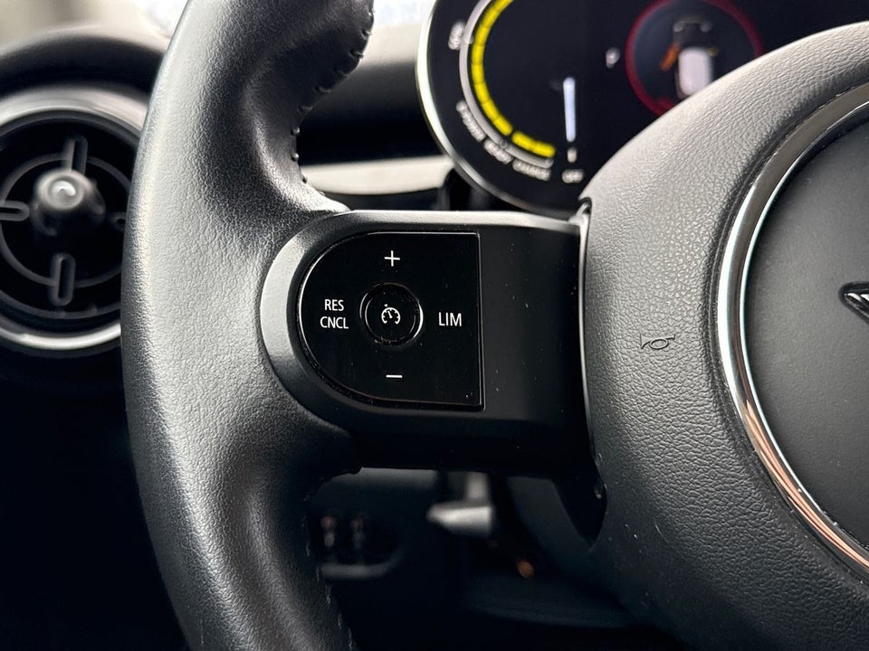 MINI Cooper SE Essential 3d