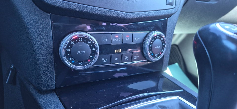 Mercedes C200 2,2 CDi Elegance stc. BE 5d