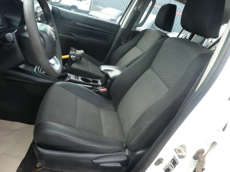 Toyota HiLux 2,4 D-4D 150 T2 Db.Kab 4x4 4d