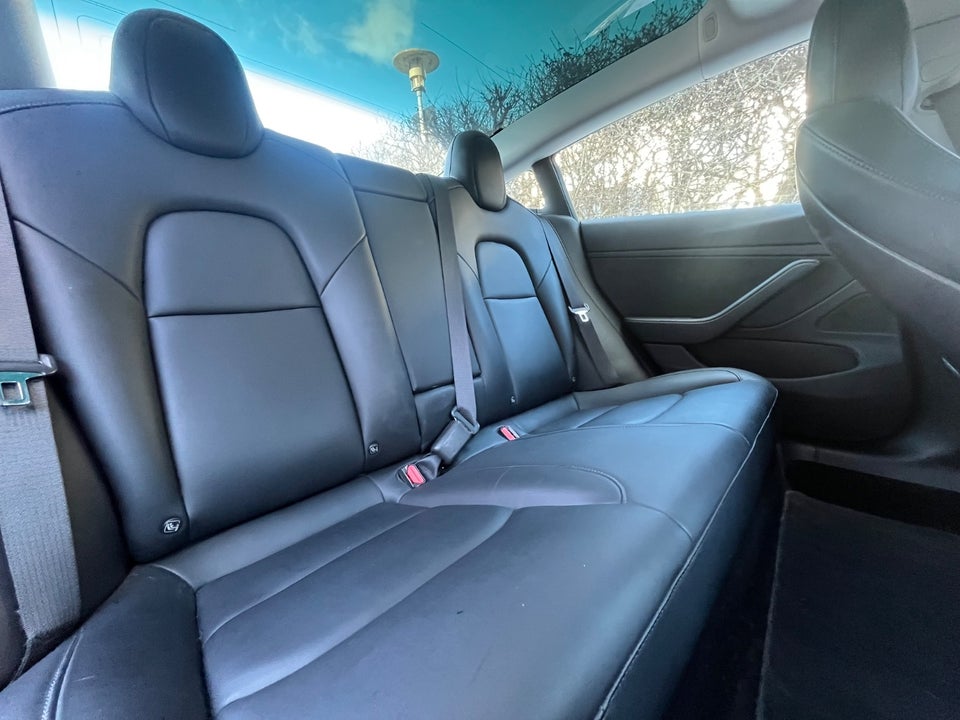 Tesla Model 3 Long Range AWD 4d