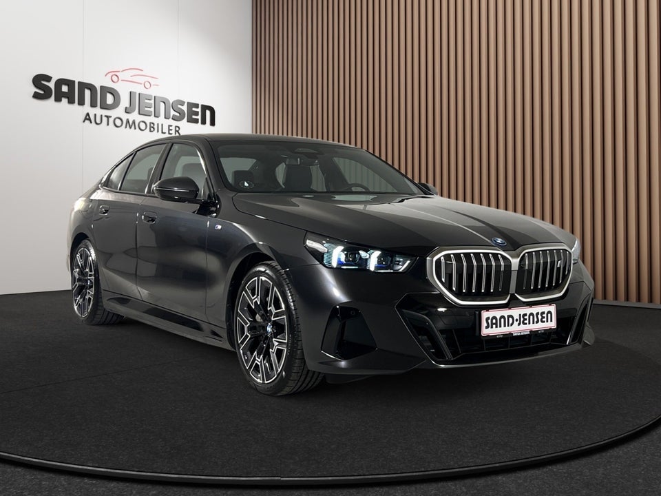 BMW i5 eDrive40 Fully Charged M-Sport 4d