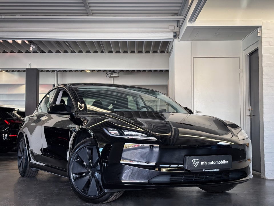 Tesla Model 3 Long Range AWD 4d