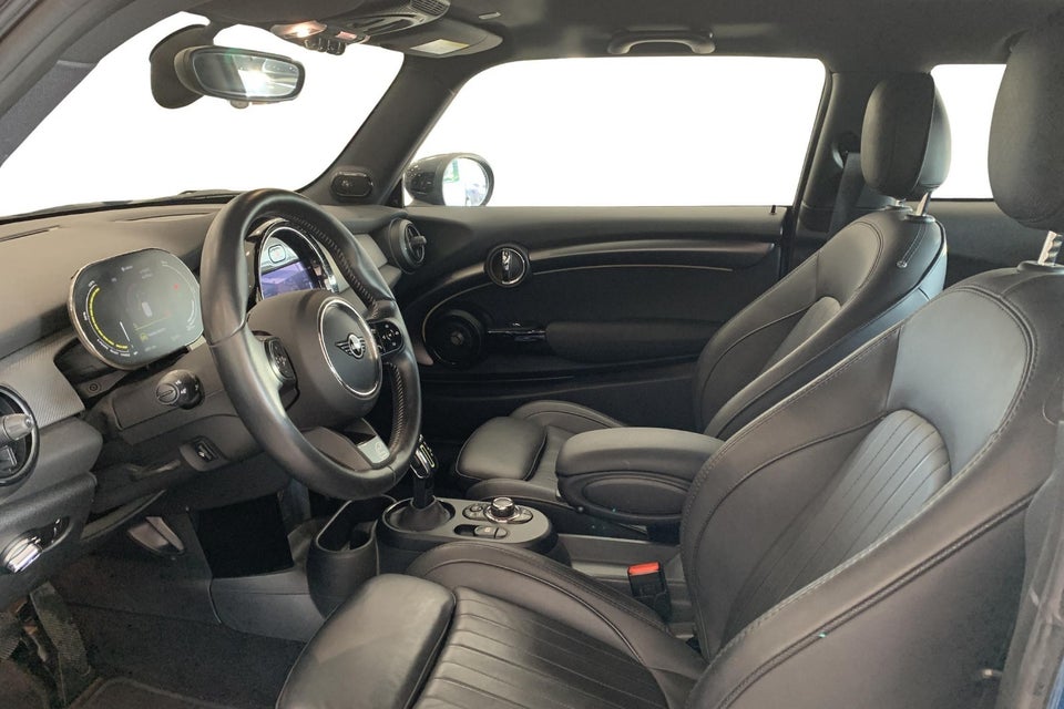 MINI Cooper SE Essential 3d