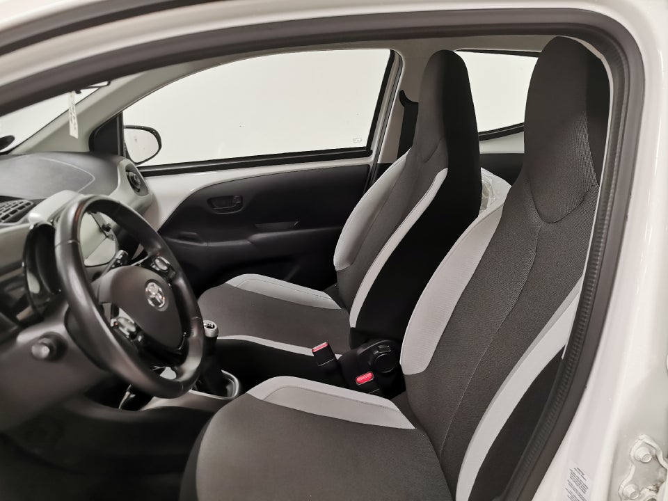 Toyota Aygo 1,0 VVT-i x-touch 5d