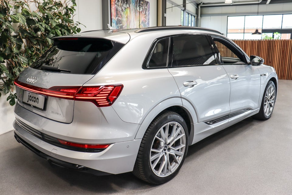 Audi e-tron 55 S-line quattro 5d