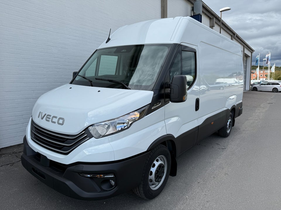 Iveco Daily 2,3 35S16 12m³ Van AG8