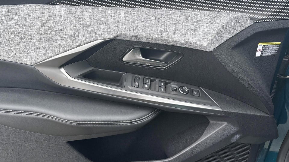 Peugeot e-3008 77 GT Pack 5d