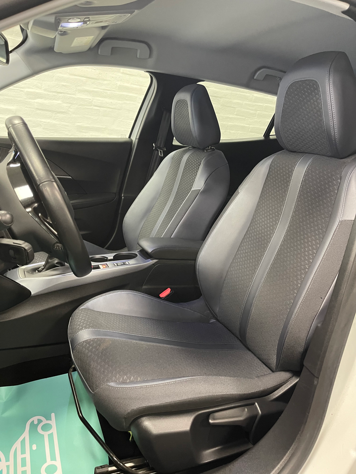 Peugeot 2008 1,2 PureTech 130 Allure 5d