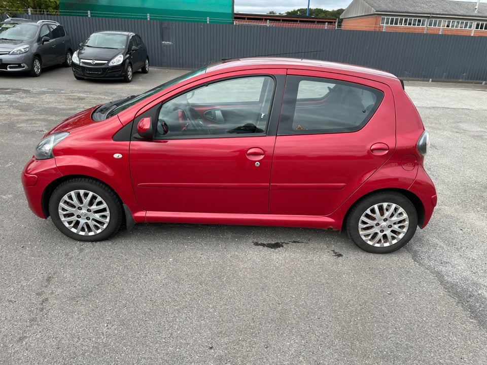 Toyota Aygo 1,0 Plus Red Line 5d