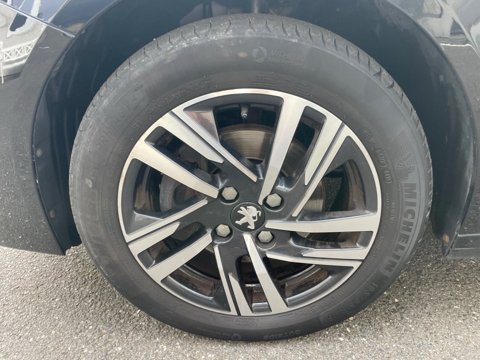 Peugeot 208 1,2 PureTech 100 Allure+ EAT8 5d