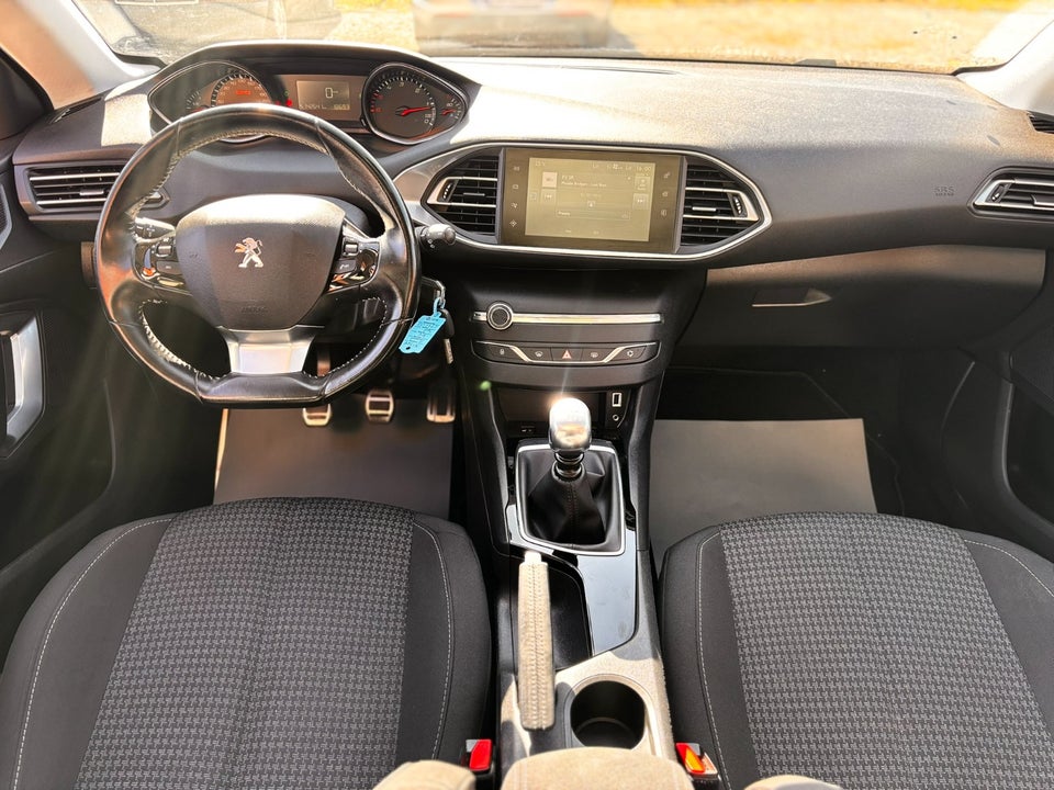 Peugeot 308 1,6 BlueHDi 120 Allure Sky 5d