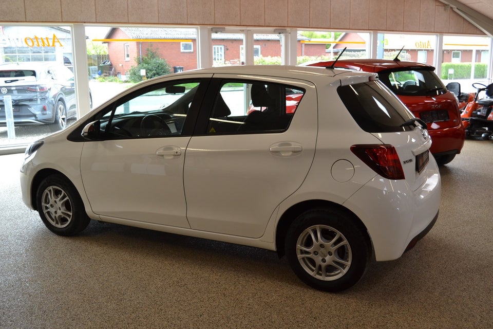 Toyota Yaris 1,0 VVT-i T2 5d