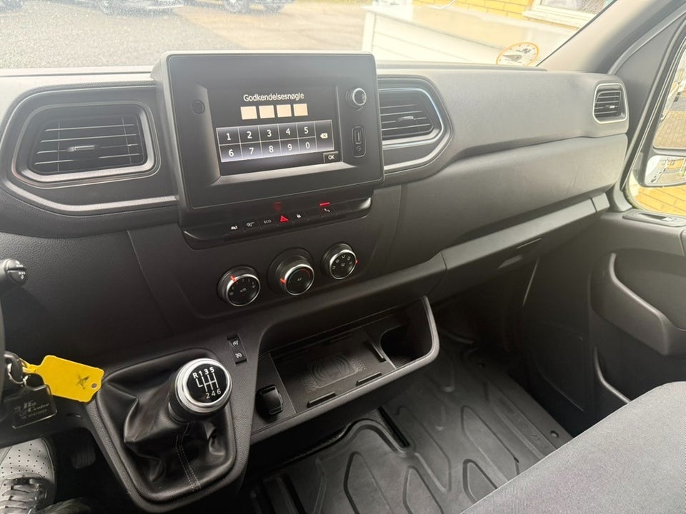 Renault Master IV T33 2,3 dCi 150 L2H2 Kassevogn