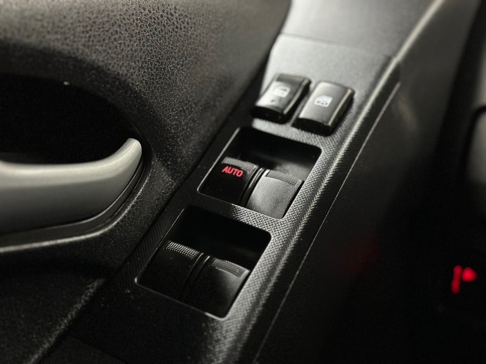 Isuzu D-Max 2,5 TD 163 Crew Cab Exclusive aut. 4d