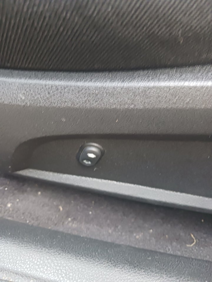 Ford Mondeo 1,8 110 Ambiente stc. 5d