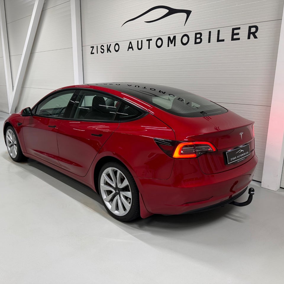 Tesla Model 3 Long Range AWD 4d