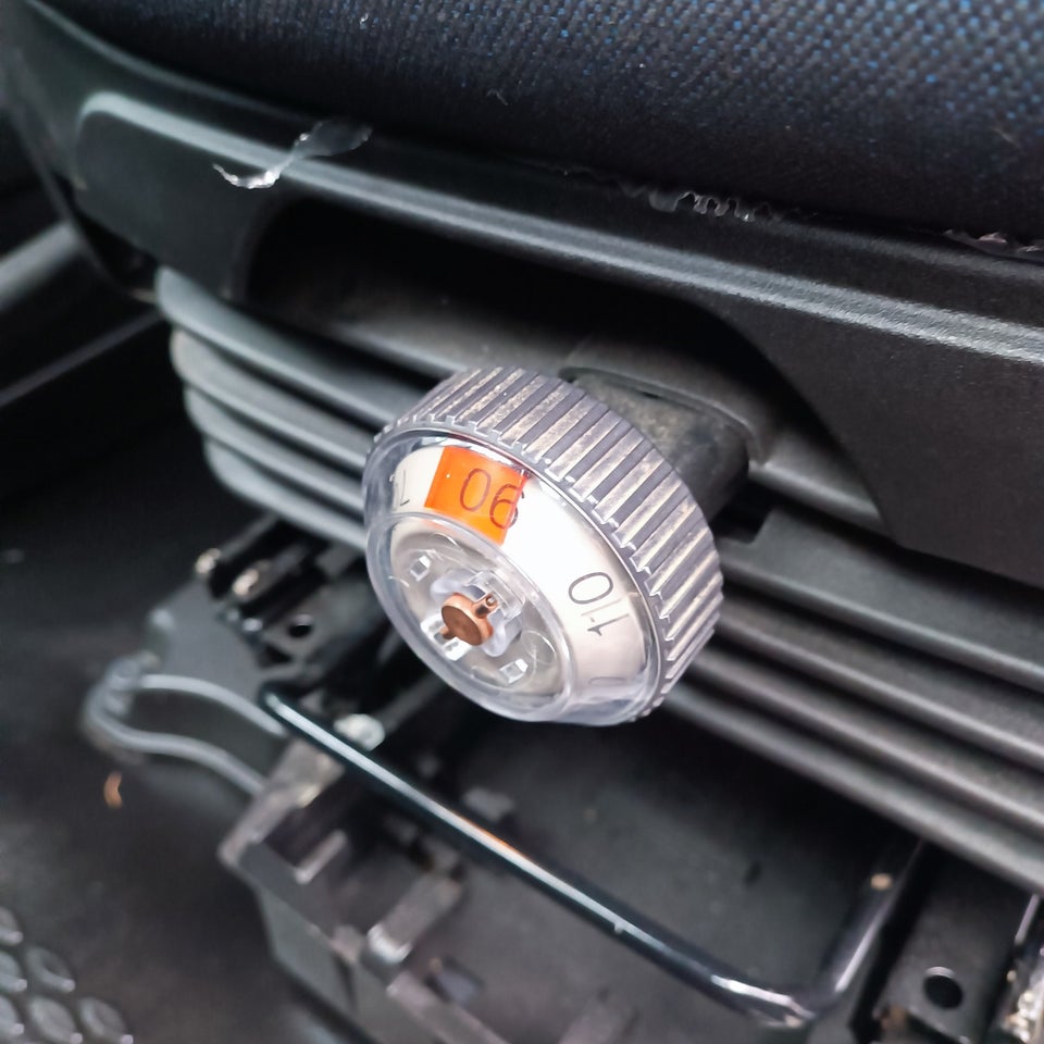 Iveco Daily 3,0 35S18 Box m/lift AG8 2d