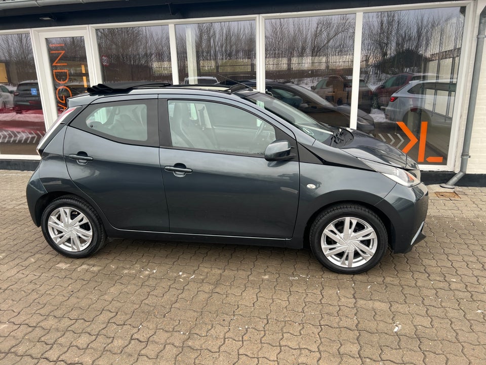 Toyota Aygo 1,0 VVT-i x-wave Sky 5d
