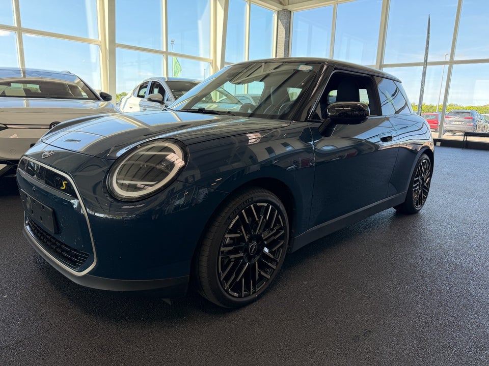 MINI Cooper SE Favoured Trim XL 3d