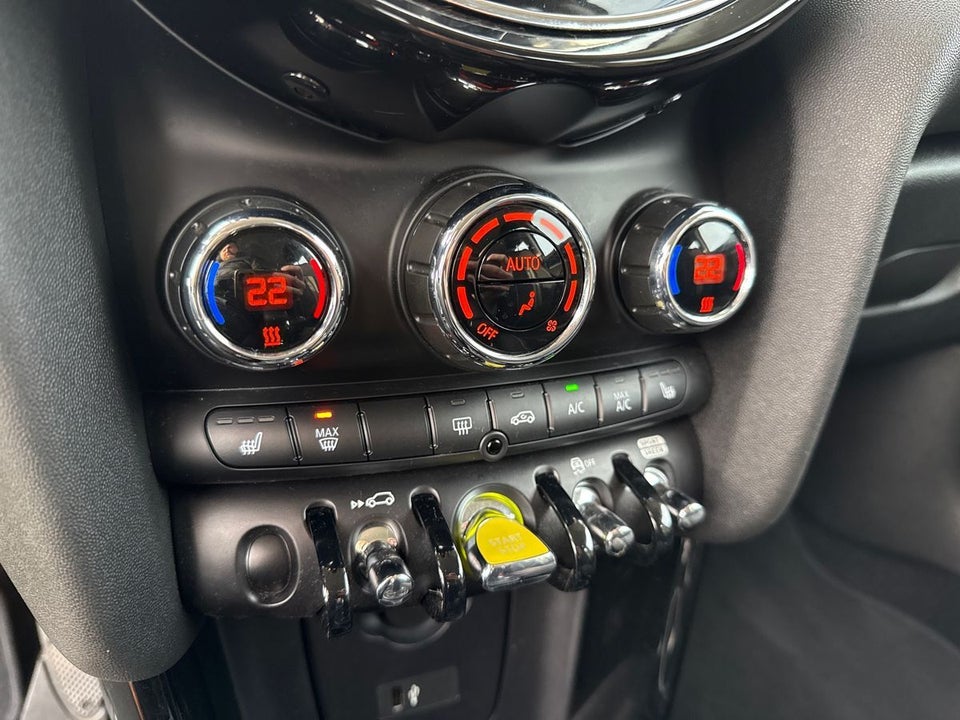 MINI Cooper SE Essential 3d