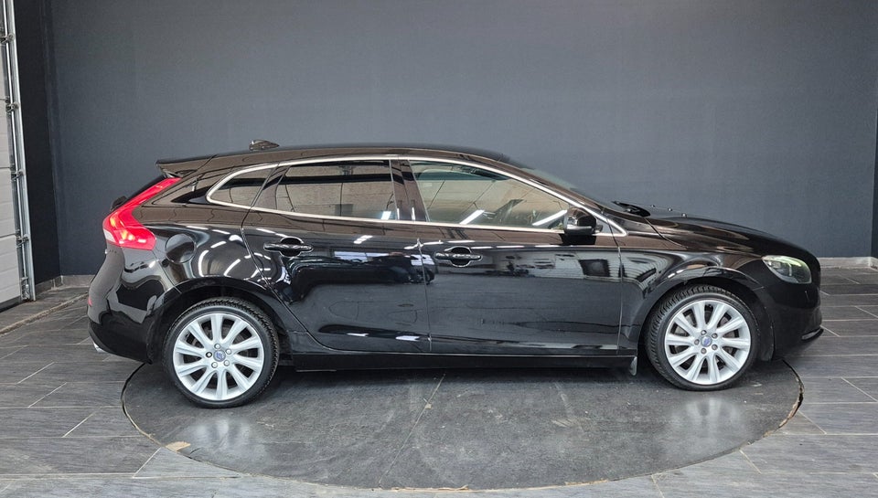 Volvo V40 1,5 T3 152 Momentum aut. 5d