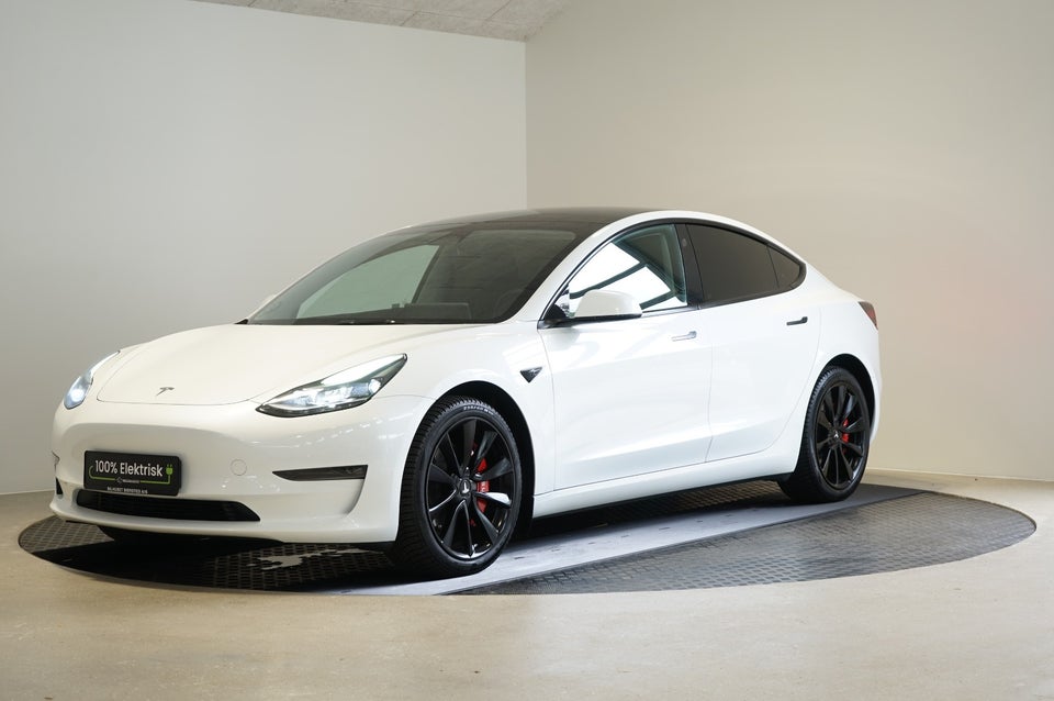 Tesla Model 3 Long Range AWD 4d